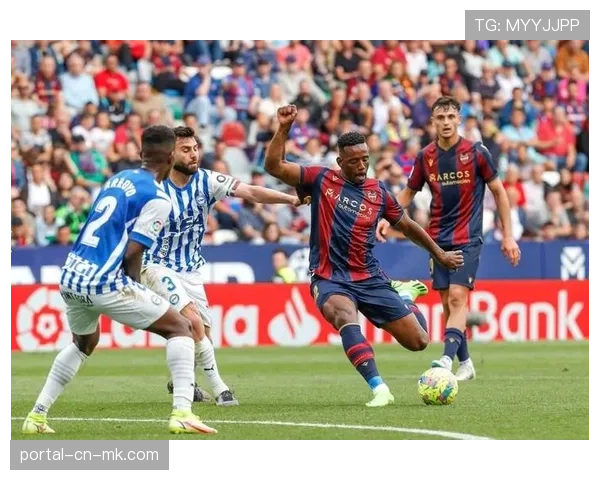 莱万特发布赛前训练视频，重点演练定位球攻防以提升得分效率